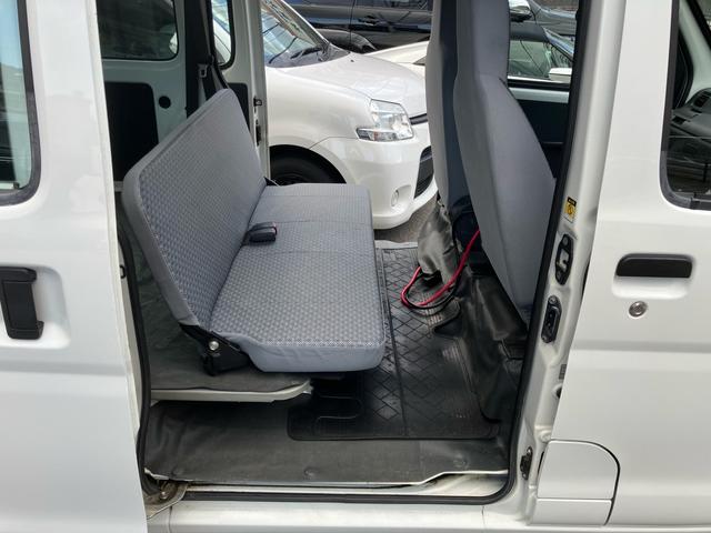 サンバーバン ＶＢ　／２ＷＤ／ＡＴ４速／ハイルーフ／エアコン／パワステ／ダブルエアバッグ／両側スライドドア／スペアキー／型式Ｓ３２１Ｂ／リアワイパー／取説（28枚目）