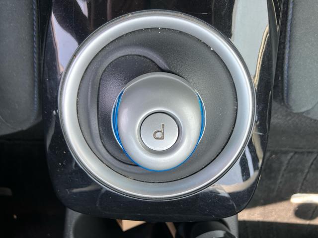 リーフ Ｘ　エアロスタイル　／１００％電気自動車／充電ケーブル／純正メモリーナビ／フルセグＴＶ／バックカメラ／Ｂｌｕｅｔｏｏｔｈ／ＤＶＤ再生／ＵＳＢ／前後ドラレコ／シートヒーター／オートクルーズ／インテリキー（22枚目）