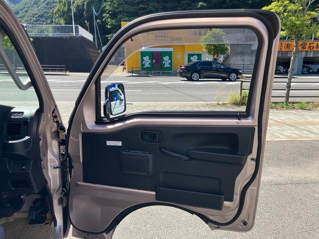 ハイゼットトラック ジャンボＳＡＩＩＩｔ　／２ＷＤ／ＡＴ４速／衝突被害軽減ブレーキ／ＬＥＤライト／キーレスエントリー＆スペアキー／三方開／作業灯／ゲートチェーン／荷台ラバーマット／アオリ保護カバーピンク（26枚目）