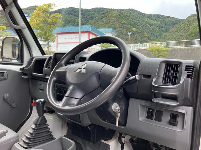 ミニキャブトラック 　切り替え式４ＷＤ　ＨＩＬＯ切替　５速マニュアル　エアコン　パワステ　三方開　ゲートチェーン　鳥居　作業灯　運転席エアバック　軽トラック（13枚目）