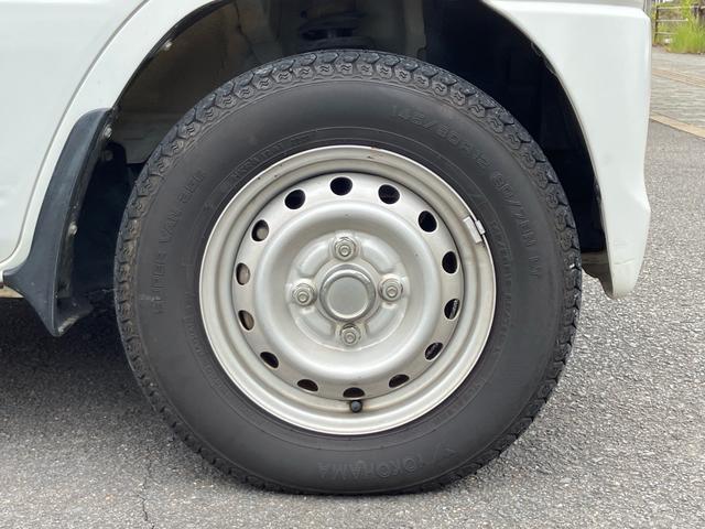 ミニキャブトラック 　切り替え式４ＷＤ　ＨＩＬＯ切替　５速マニュアル　エアコン　パワステ　三方開　ゲートチェーン　鳥居　作業灯　運転席エアバック　軽トラック（19枚目）