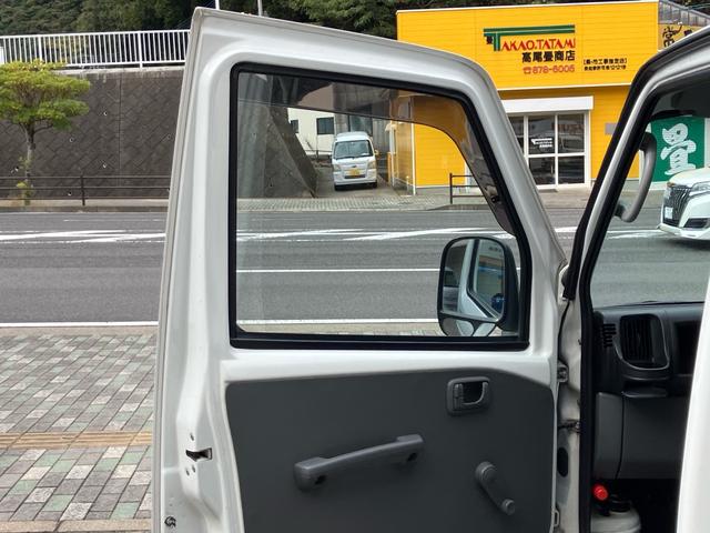 ミニキャブトラック 　切り替え式４ＷＤ　ＨＩＬＯ切替　５速マニュアル　エアコン　パワステ　三方開　ゲートチェーン　鳥居　作業灯　運転席エアバック　軽トラック（21枚目）