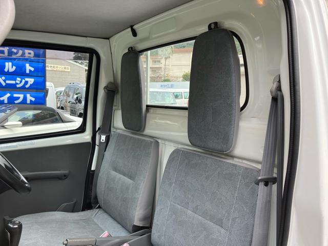 ミニキャブトラック 　切り替え式４ＷＤ　ＨＩＬＯ切替　５速マニュアル　エアコン　パワステ　三方開　ゲートチェーン　鳥居　作業灯　運転席エアバック　軽トラック（23枚目）