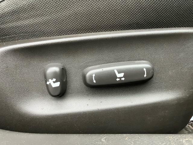 クラウン アスリート　ＴＲＤエアロ　ＥＴＣ／ナビ・テレビ／バックカメラ／ＣＤ・ＤＶＤ再生／プッシュスタート／スマートキー／パワーシート／１８インチアルミホイール／クルーズコントロール／車検整備付き（14枚目）