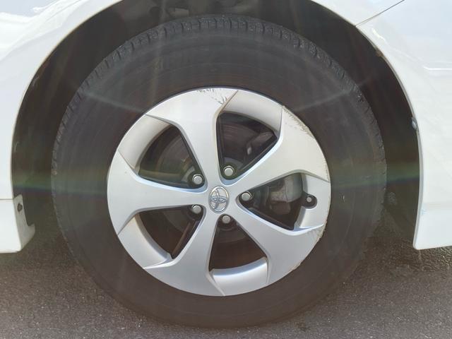 プリウス Ｓ　ナビ・テレビ／バックカメラ／Ｂｌｕｅｔｏｏｔｈ接続／ＣＤ・ＤＶＤ再生／プッシュスタート／スマートキー／ワンオーナー／禁煙車／記録簿／車検整備付き（7枚目）