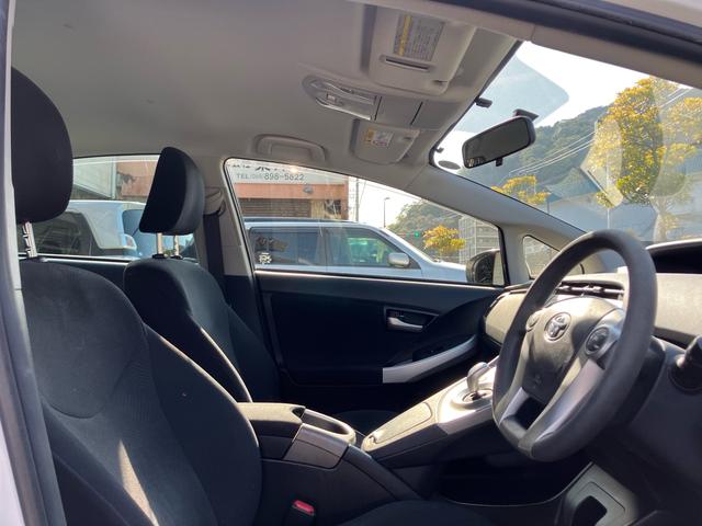 プリウス Ｓ　ナビ・テレビ／バックカメラ／Ｂｌｕｅｔｏｏｔｈ接続／ＣＤ・ＤＶＤ再生／プッシュスタート／スマートキー／ワンオーナー／禁煙車／記録簿／車検整備付き（8枚目）