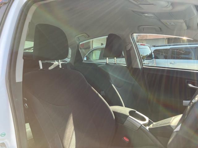 プリウス Ｓ　ナビ・テレビ／バックカメラ／Ｂｌｕｅｔｏｏｔｈ接続／ＣＤ・ＤＶＤ再生／プッシュスタート／スマートキー／ワンオーナー／禁煙車／記録簿／車検整備付き（9枚目）