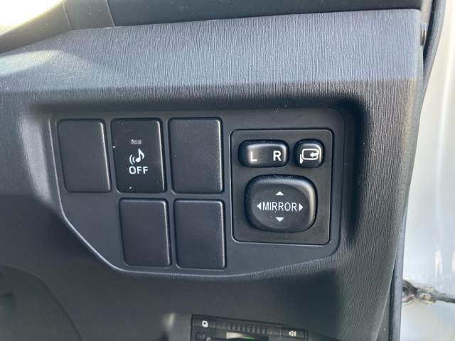 プリウス Ｓ　ナビ・テレビ／バックカメラ／Ｂｌｕｅｔｏｏｔｈ接続／ＣＤ・ＤＶＤ再生／プッシュスタート／スマートキー／ワンオーナー／禁煙車／記録簿／車検整備付き（13枚目）