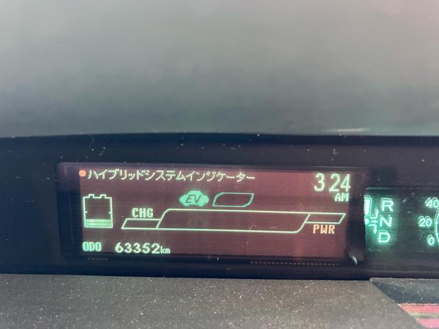 プリウス Ｓ　ナビ・テレビ／バックカメラ／Ｂｌｕｅｔｏｏｔｈ接続／ＣＤ・ＤＶＤ再生／プッシュスタート／スマートキー／ワンオーナー／禁煙車／記録簿／車検整備付き（22枚目）