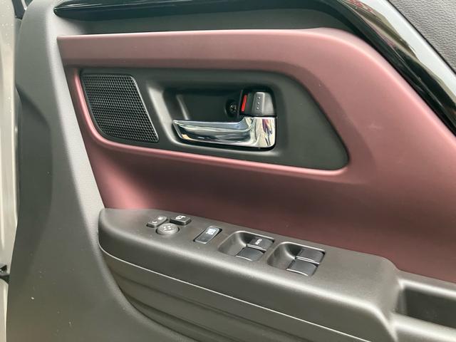 スペーシアカスタム ハイブリッドＸＳ　届出済未使用車／ナビ・フルセグＴＶ／Ｂｌｕｅｔｏｏｔｈ接続／パーキングセンサー／ヘッドアップディスプレイ／ＬＥＤヘッドランプ／両側電動スライドドア／ステアリングヒーター／１５インチＡＷ（12枚目）