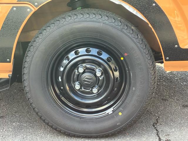 スーパーキャリイ Ｘリミテッド　届け出済み未使用車／ブラック加飾／衝突被害軽減ブレーキ／ＵＳＢポート／レーンアシスト／パークアシスト／アイドリングストップ／キーレスエントリー／オートマ４速（5枚目）