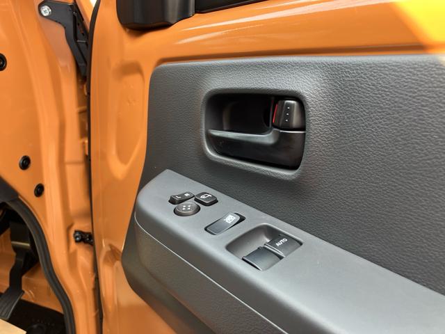 スーパーキャリイ Ｘリミテッド　届け出済み未使用車／ブラック加飾／衝突被害軽減ブレーキ／ＵＳＢポート／レーンアシスト／パークアシスト／アイドリングストップ／キーレスエントリー／オートマ４速（9枚目）