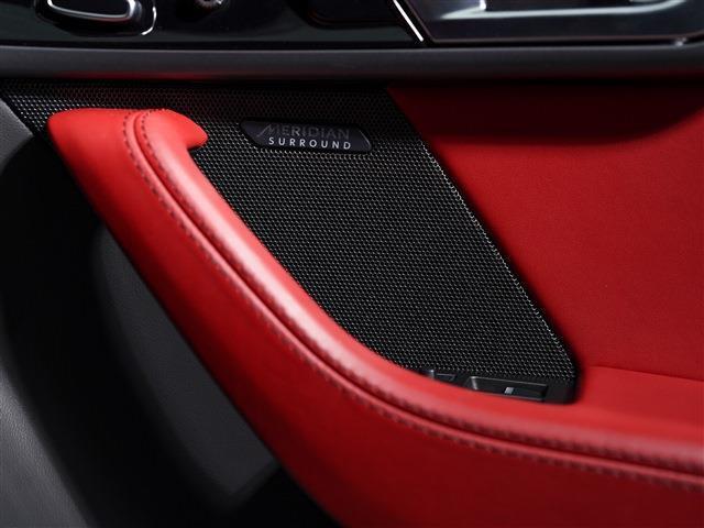 Ｆタイプ Ｒクーペ　赤革シート　スマートキー　パノラマガラスルーフ　ステアリングヒーター（25枚目）