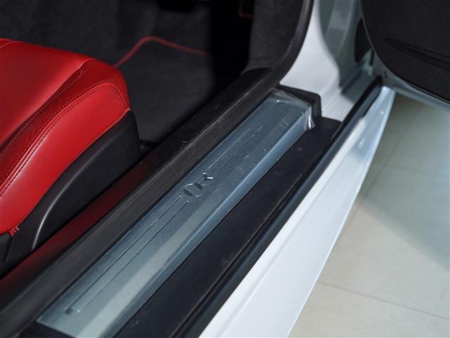 Ｆタイプ Ｒクーペ　赤革シート　スマートキー　パノラマガラスルーフ　ステアリングヒーター（26枚目）