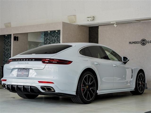 パナメーラ 　２１インチエクスクルーシブデザインホイール　プライバシーガラス　カーボンインテリアＰＫＧ　レーンチェンジアシスト　４ゾーンオートマティッククライメートコントロール　ソフトクローズドア（7枚目）