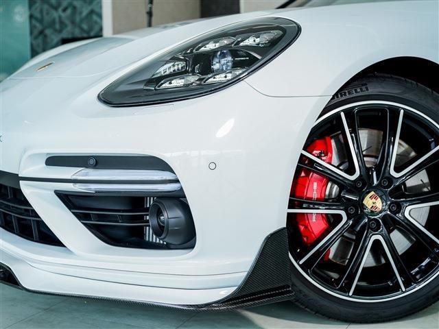パナメーラ 　２１インチエクスクルーシブデザインホイール　プライバシーガラス　カーボンインテリアＰＫＧ　レーンチェンジアシスト　４ゾーンオートマティッククライメートコントロール　ソフトクローズドア（10枚目）