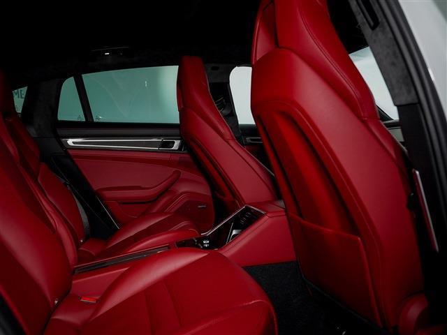 パナメーラ 　２１インチエクスクルーシブデザインホイール　プライバシーガラス　カーボンインテリアＰＫＧ　レーンチェンジアシスト　４ゾーンオートマティッククライメートコントロール　ソフトクローズドア（18枚目）
