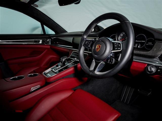 パナメーラ 　２１インチエクスクルーシブデザインホイール　プライバシーガラス　カーボンインテリアＰＫＧ　レーンチェンジアシスト　４ゾーンオートマティッククライメートコントロール　ソフトクローズドア（22枚目）