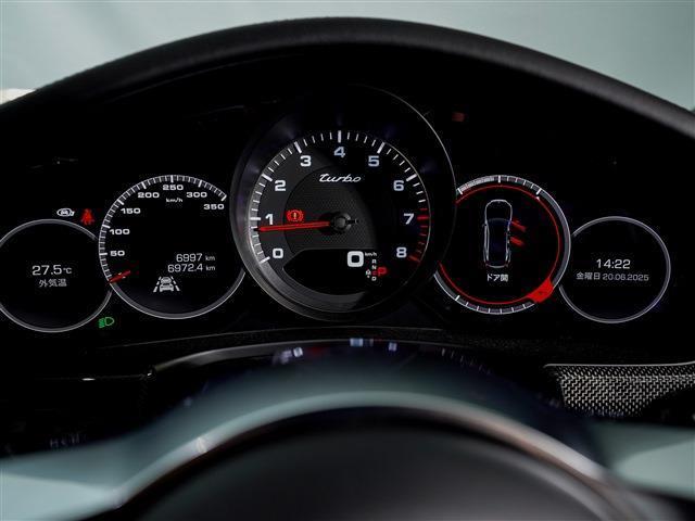 パナメーラ 　２１インチエクスクルーシブデザインホイール　プライバシーガラス　カーボンインテリアＰＫＧ　レーンチェンジアシスト　４ゾーンオートマティッククライメートコントロール　ソフトクローズドア（25枚目）