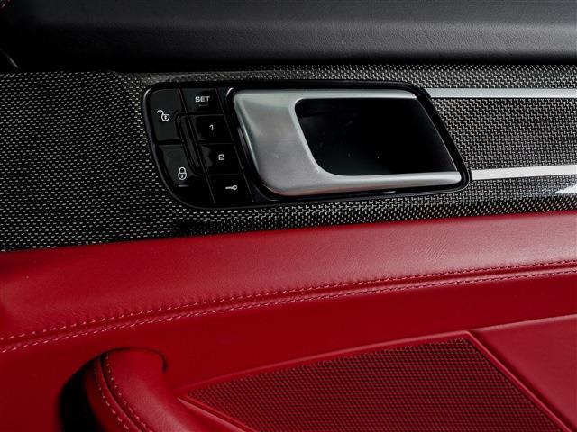 パナメーラ 　２１インチエクスクルーシブデザインホイール　プライバシーガラス　カーボンインテリアＰＫＧ　レーンチェンジアシスト　４ゾーンオートマティッククライメートコントロール　ソフトクローズドア（33枚目）