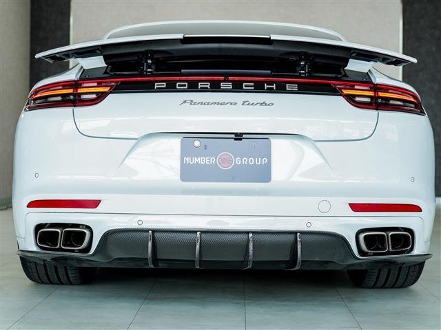 パナメーラ 　２１インチエクスクルーシブデザインホイール　プライバシーガラス　カーボンインテリアＰＫＧ　レーンチェンジアシスト　４ゾーンオートマティッククライメートコントロール　ソフトクローズドア（43枚目）