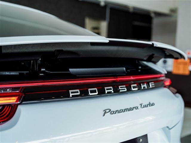 パナメーラ 　２１インチエクスクルーシブデザインホイール　プライバシーガラス　カーボンインテリアＰＫＧ　レーンチェンジアシスト　４ゾーンオートマティッククライメートコントロール　ソフトクローズドア（45枚目）