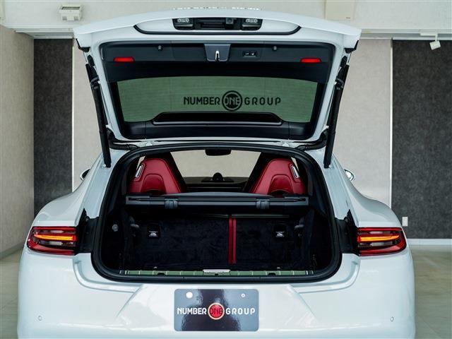 パナメーラ 　２１インチエクスクルーシブデザインホイール　プライバシーガラス　カーボンインテリアＰＫＧ　レーンチェンジアシスト　４ゾーンオートマティッククライメートコントロール　ソフトクローズドア（48枚目）