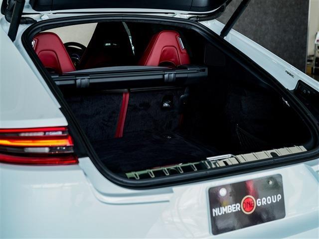 パナメーラ 　２１インチエクスクルーシブデザインホイール　プライバシーガラス　カーボンインテリアＰＫＧ　レーンチェンジアシスト　４ゾーンオートマティッククライメートコントロール　ソフトクローズドア（49枚目）