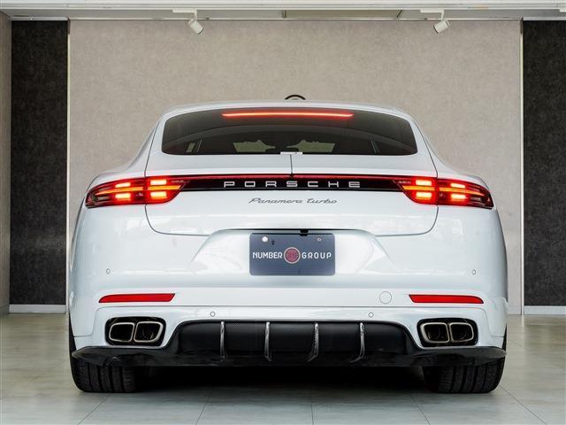 パナメーラ 　２１インチエクスクルーシブデザインホイール　プライバシーガラス　カーボンインテリアＰＫＧ　レーンチェンジアシスト　４ゾーンオートマティッククライメートコントロール　ソフトクローズドア（52枚目）