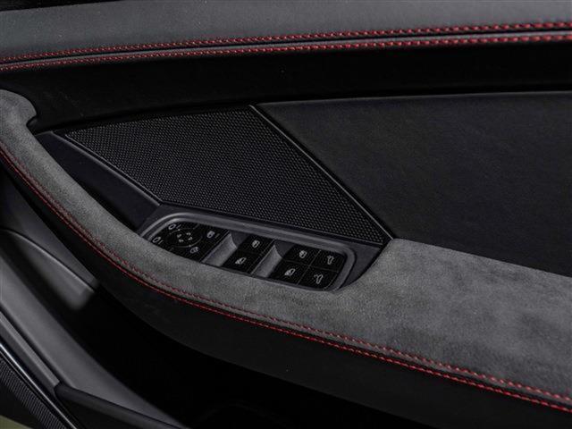 パナメーラ 　リアアスクルステアリング　ＰＤＣＣ　スポーツデザインＰＫＧ　コンフォートアクセス　プライバシーガラス　４＋１シート　レーンチェンジアシスト　ＨＵＤ　アンビエント　ストレージパッケージ（21枚目）