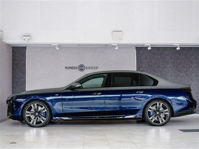 ７シリーズ ７４０ｉ　Ｍスポーツ　パノラマガラスＳＲ　Ｂ＆Ｗ　エグゼティブラウンジシート　アルカンターラルーフ　スペシャルペイント　２１ＡＷ（6枚目）