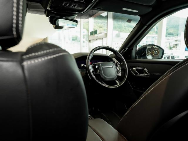 レンジローバーヴェラール Ｒ　ダイナミック　ＳＥ　３８０ＰＳ　ブラックパック　ブラックＳＲ　ドライブパック　パークパック　ステリングヒーター　ＭＥＲＩＤＩＡＮ　２０ＡＷ（31枚目）