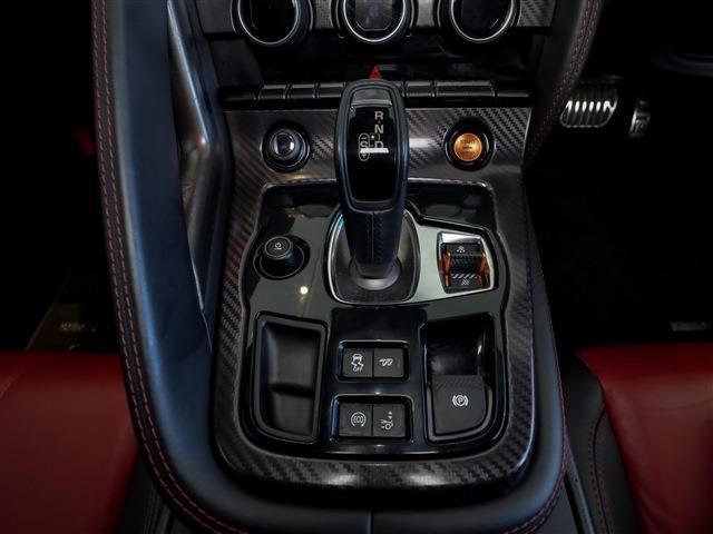 Fタイプ Rクーペ パノラマSR ブラック/レッドレザー MERIDIANスピーカー ステアリングヒーター TVチューナー 20インチAW(19枚目)