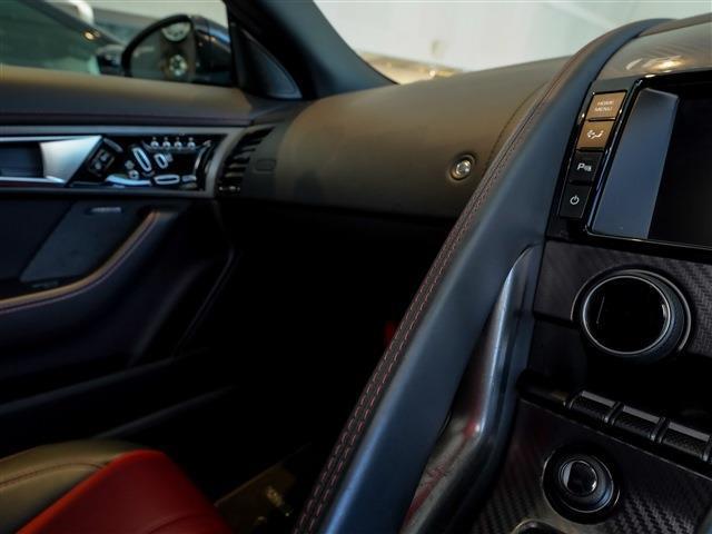 Fタイプ Rクーペ パノラマSR ブラック/レッドレザー MERIDIANスピーカー ステアリングヒーター TVチューナー 20インチAW(26枚目)