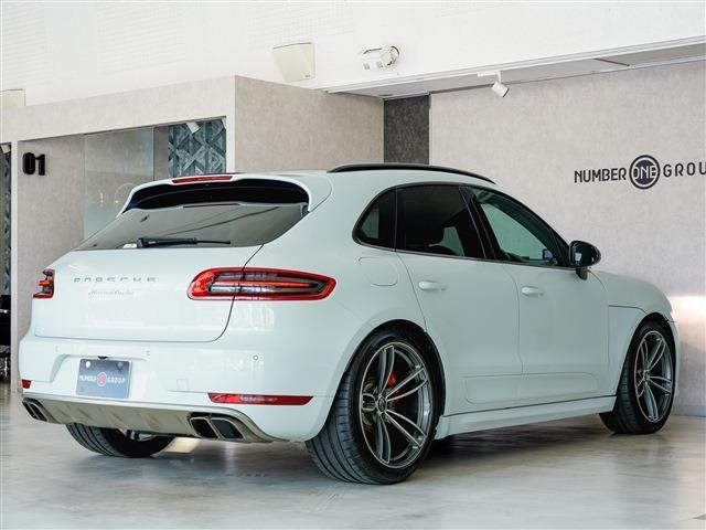 マカン マカン ターボ スポクロ エアサス ACC パノラマSR カーボンインテリア カーボンステアリング 21AW(5枚目)