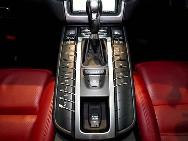 マカン マカン ターボ スポクロ エアサス ACC パノラマSR カーボンインテリア カーボンステアリング 21AW(20枚目)