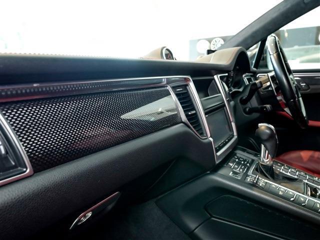 マカン マカン ターボ スポクロ エアサス ACC パノラマSR カーボンインテリア カーボンステアリング 21AW(27枚目)