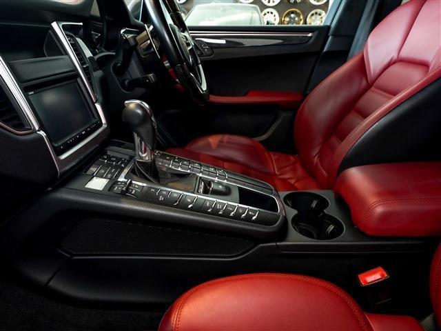 マカン マカン ターボ スポクロ エアサス ACC パノラマSR カーボンインテリア カーボンステアリング 21AW(28枚目)