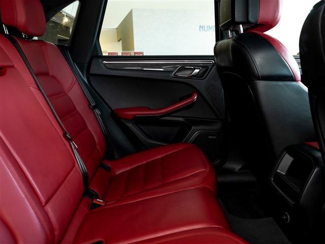 マカン マカン ターボ スポクロ エアサス ACC パノラマSR カーボンインテリア カーボンステアリング 21AW(29枚目)