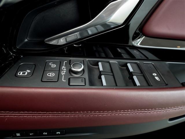 レンジローバーイヴォーク R-ダイナミック HSE ブラックパック パノラマSR アンビエント HUD ブラックルーフ ステアリングヒーター MERIDIAN 20AW(23枚目)