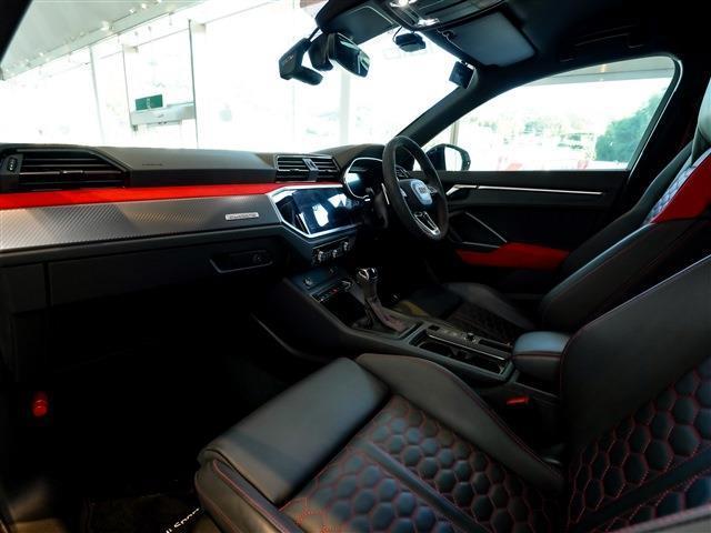 RS Q3 スポーツバック ベースグレード ブラックスタイリング KWV3 RSエギゾースト RSデザイン レッドキャリパー SONOSサウンド 21AW(13枚目)