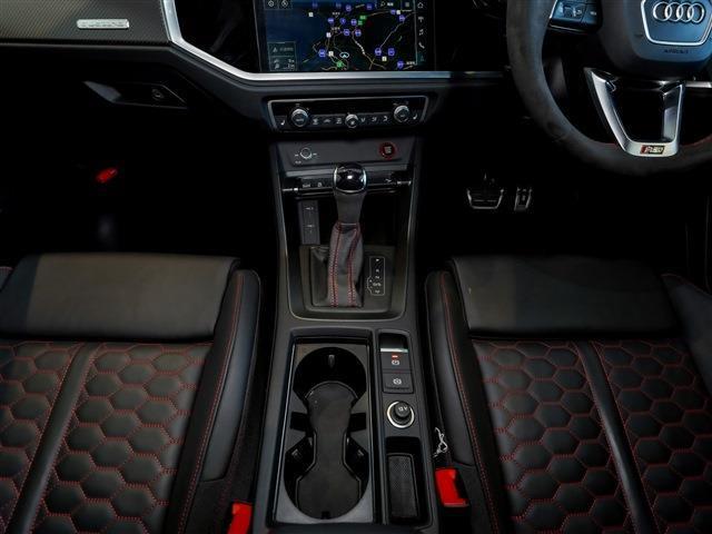 RS Q3 スポーツバック ベースグレード ブラックスタイリング KWV3 RSエギゾースト RSデザイン レッドキャリパー SONOSサウンド 21AW(17枚目)