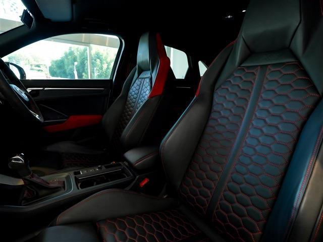 RS Q3 スポーツバック ベースグレード ブラックスタイリング KWV3 RSエギゾースト RSデザイン レッドキャリパー SONOSサウンド 21AW(24枚目)