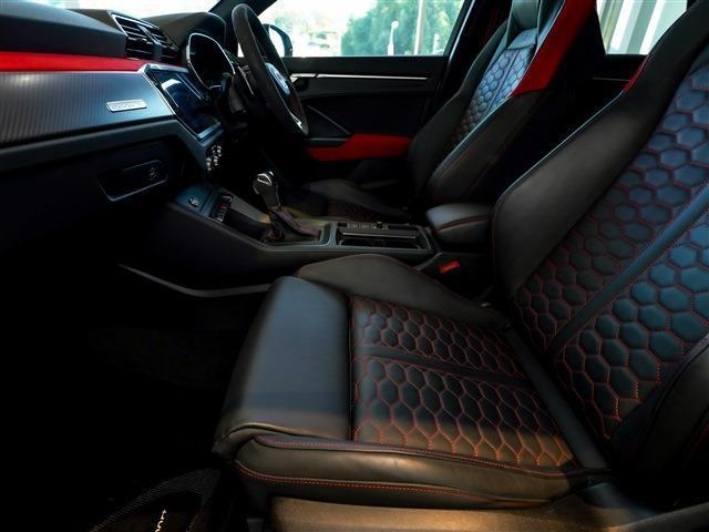 RS Q3 スポーツバック ベースグレード ブラックスタイリング KWV3 RSエギゾースト RSデザイン レッドキャリパー SONOSサウンド 21AW(25枚目)