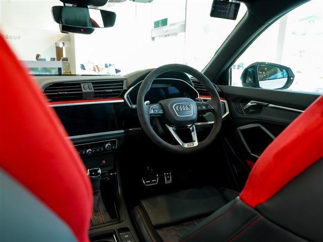 RS Q3 スポーツバック ベースグレード ブラックスタイリング KWV3 RSエギゾースト RSデザイン レッドキャリパー SONOSサウンド 21AW(30枚目)