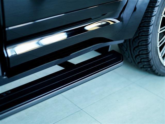 ディフェンダー 　電動サイドステップ　パノラマＳＲ　ブラックパック　エアサス　　ＭＥＲＩＤＥＡＮサウンド　ＶＯＳＥＥＮ２４ＡＷ（5枚目）