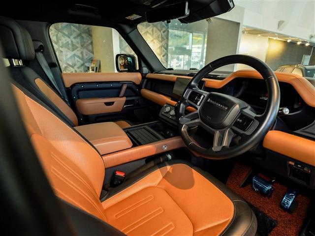 ディフェンダー 　電動サイドステップ　パノラマＳＲ　ブラックパック　エアサス　　ＭＥＲＩＤＥＡＮサウンド　ＶＯＳＥＥＮ２４ＡＷ（12枚目）