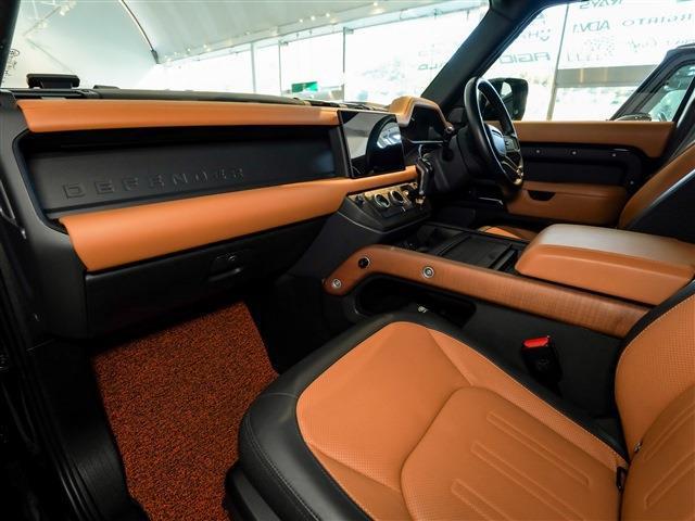 ディフェンダー 　電動サイドステップ　パノラマＳＲ　ブラックパック　エアサス　　ＭＥＲＩＤＥＡＮサウンド　ＶＯＳＥＥＮ２４ＡＷ（14枚目）