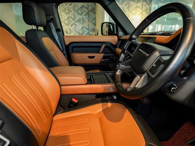 ディフェンダー 　電動サイドステップ　パノラマＳＲ　ブラックパック　エアサス　　ＭＥＲＩＤＥＡＮサウンド　ＶＯＳＥＥＮ２４ＡＷ（16枚目）