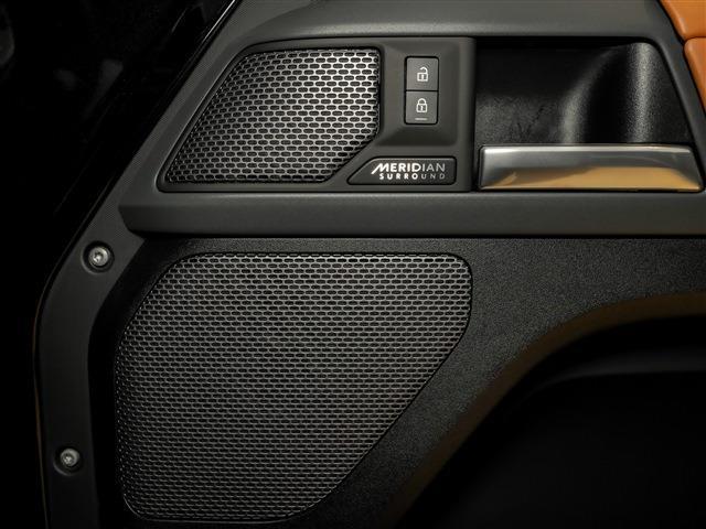 ディフェンダー 　電動サイドステップ　パノラマＳＲ　ブラックパック　エアサス　　ＭＥＲＩＤＥＡＮサウンド　ＶＯＳＥＥＮ２４ＡＷ（25枚目）